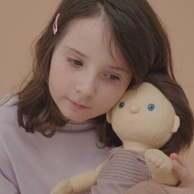 Dinkum Dolls - Bitsy video