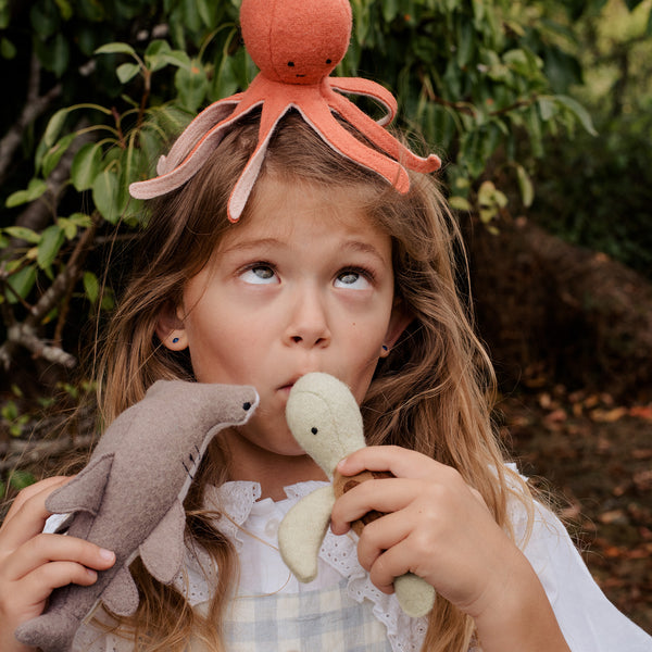 Palm-sized felted marine animal toys. These 3 ocean animal toys make wonderful prompts for hours of imaginative play. Octopus toy, Turtle toy and Shark toy.