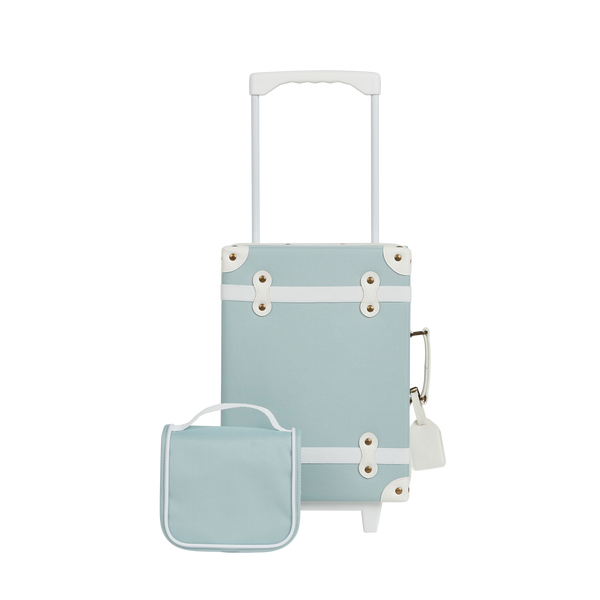 The ultimate travel toiletry bag for kids in blue. Ideal for sleepovers, school camps, and daycare, it keeps essentials tidy and ready for fun.  